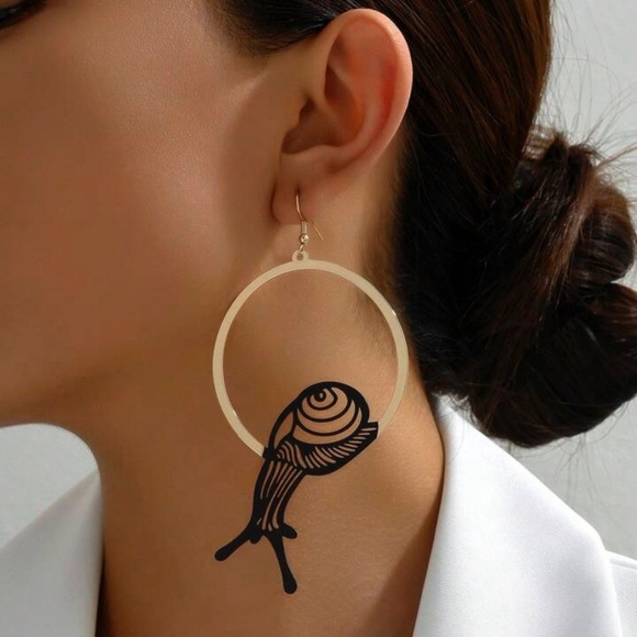 2/$30🌵 Cute Snail Outline Gold Hoop Earrings Linear Hippie Bohemian Unique NEW - Picture 6 of 11